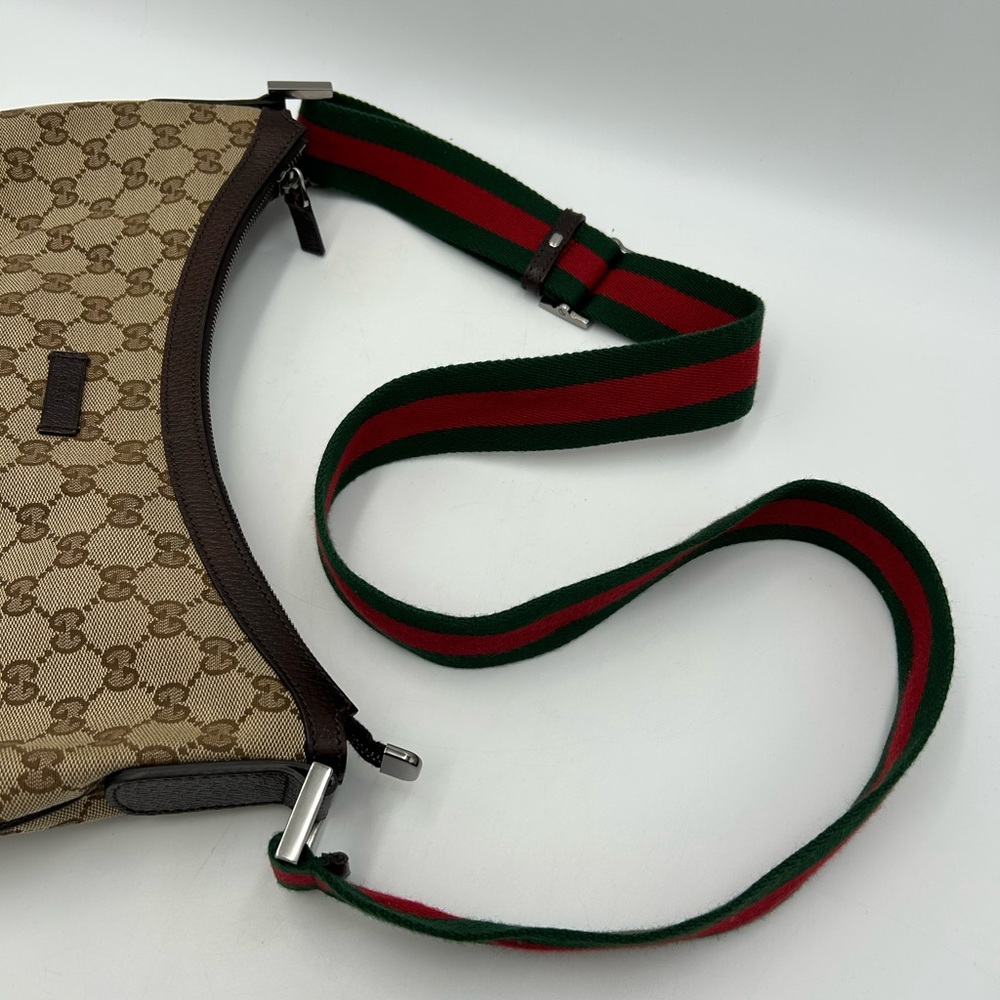 (SOLD) Gucci Brown Monogram Canvas Hobo Messenger Cross-Body Bag - Picture 4 of 16